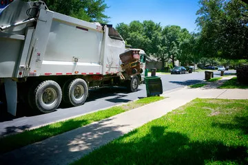 Locação de caminhão compactador de lixo em bh